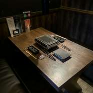 ゆったりとしたテーブル席は、家族みんながくつろげる空間です。親切なスタッフのおもてなしと、お子様用カトラリーの用意で、小さなお子様連れでも快適。大切な家族と、心温まるおいしいひとときを満喫できます。