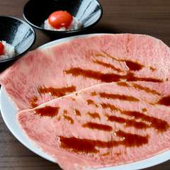 当店名物の『幸せのサーロイン』で、贅沢な焼肉体験を