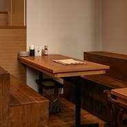 店内は清潔感のある落ち着いた雰囲気です。普段使いのデートや記念日のデート、夫婦二人きりのディナーにもピッタリ。恋人や夫婦がテーブルで向かい合い、おいしい料理を味わうのも楽しいものです。