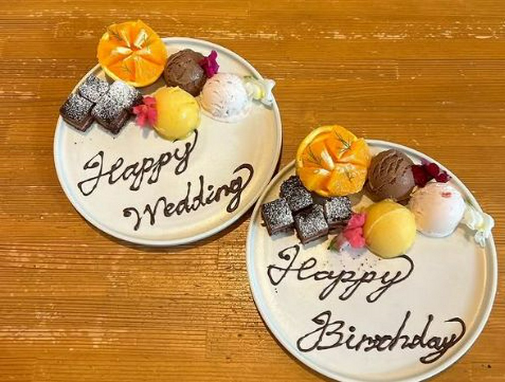 誕生日や記念日のお祝いには、『アニバーサリープレート』を提供