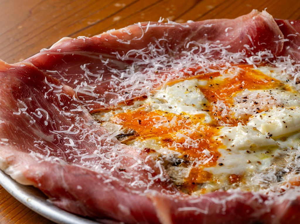 芳醇な風味を楽しめる『イタリア産プロシュートのビスマルク』