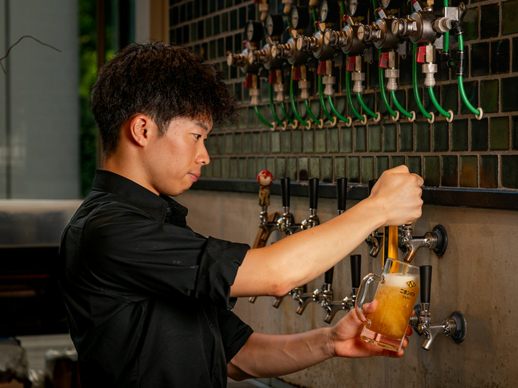 ホールスタッフと連携し、一体感のあるサービスを提供