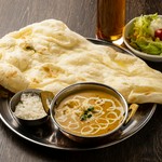 ナン又はライス、サラダ、ドリンク付き