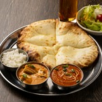 カレー1種、チーズナン、サラダ、ドリンク付き
