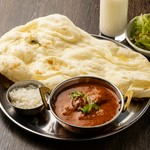 ナン又はライス、サラダ、ドリンク付き