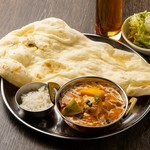 ナン又はライス、サラダ、ドリンク付き