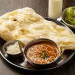 ナン又はライス、サラダ、ドリンク付き