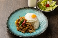 サラダ、ドリンク付き