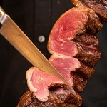 本格シュラスコが食べ放題！希少部位の牛肉や焼き野菜に加え、フライドチキンやサラダも楽しめます！