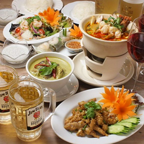 タイ東北部のお料理で有名な青パパイヤのサラダから始まりグリーンカレーなど、タイの有名料理を集めました
