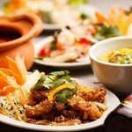 その日の気分で決められるタイカレーやタイチャーハンなど男性にも女性にも人気のお酒に合うお料理ばかり!
