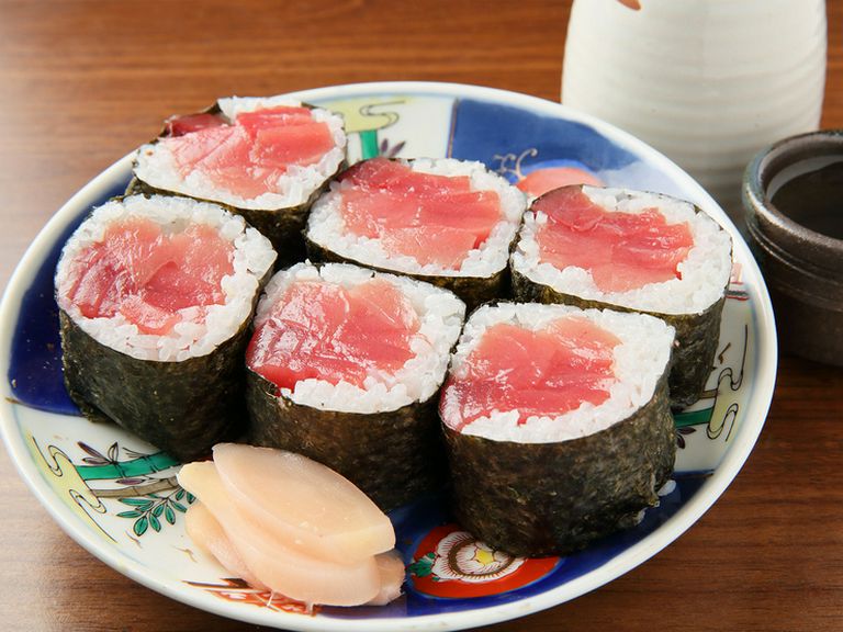 脂がのった旨みとコクを堪能。本鮪の中トロと沢庵を使用した贅沢な一品『トロたく』