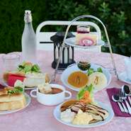 女子会が盛り上がる瞬間には、おいしい料理やキュートな小物を背景にした写真撮影が欠かせません。素敵なガーデンや色とりどりのデコレーションが、インスタ映えする写真をさらに引き立てます。