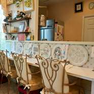 屋内のカウンター席が４席ございます。