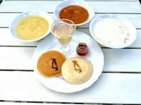 グリーンゲイブルスの近くにある森に色々な幽霊がいます!
<パンケーキ、フルーツゼリー、スープ1種>
スープは下の3つのものから1つお選びください。
コーンポタージュ/ミネストローネ/クラムチャウダー