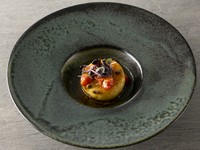 北海道郷土料理を再構築した料理がなど北の大地の恵を存分に堪能できるコース料理です。