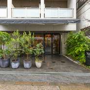 ランチタイムは、仕事中のリフレッシュや自分へのご褒美時間にぴったり。ディナータイムは、大切な人の特別なお祝いにオススメです。肩ひじ張らずに過ごせる温かなもてなしが、日常を非日常に変えてくれます。