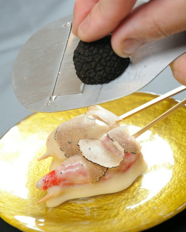日本の旬食材と世界の逸品素材を揃え、五感に響く美味を創造