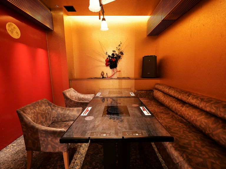 全席完全個室。最大12名様が和モダンの優美な空間で憩える