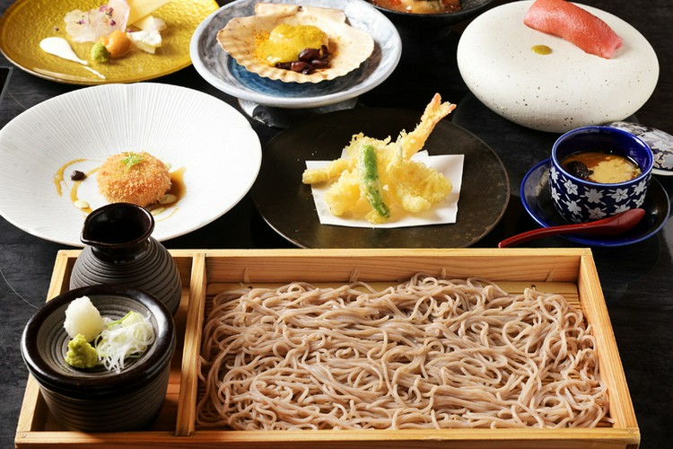 【美品】春慶塗　丸盆　芒　月見　10客セット　日本料理　料理屋　旅館　高級 美品】春慶塗 丸盆 芒 月見 10客セット 日本料理 料理屋 旅館 高級 美