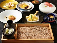 江戸切蕎麦をメインに、旬の味覚を月替わりでお愉しみ頂けるコースです。