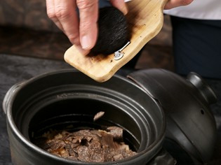 記憶に焼きつく香りと味わい！『トリュフの土鍋炊き込みご飯』