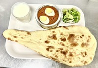 各種サラダ・ドリンク付き。お子様からお年寄りまで食べやすい味になっています。