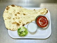 バターチキンをライスとお楽しみいただける、一番人気のカレーセットです。