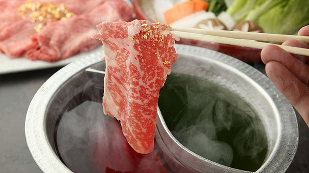 A5ランク神戸牛をコース料理に使用。出汁のしゃぶしゃぶが絶品