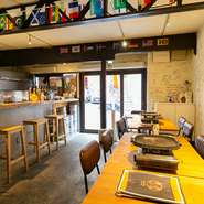 京町屋を改装したこだわりの和モダン空間で、大切な人と特別な時間を過ごせます。記念日や誕生日には、ケーキの持ち込みや簡単なメッセージプレートの用意も可能。希望される方は気軽に相談を。