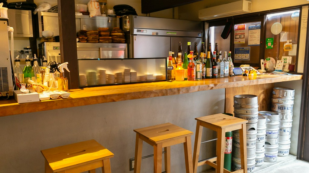 お一人様から焼肉を楽しめる1階カウンター席