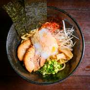 ビールバーの〆そば。オープン以来、一番人気のメニュー『ビール好きによるビール好きの為の油そば』