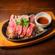 まさに塊肉を楽しむためのステーキ。クラフトビールとの相性抜群『豊西牛ランプステーキ』