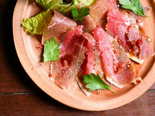 肉や魚介類など、北海道産を主軸に、厳選した素材を使用