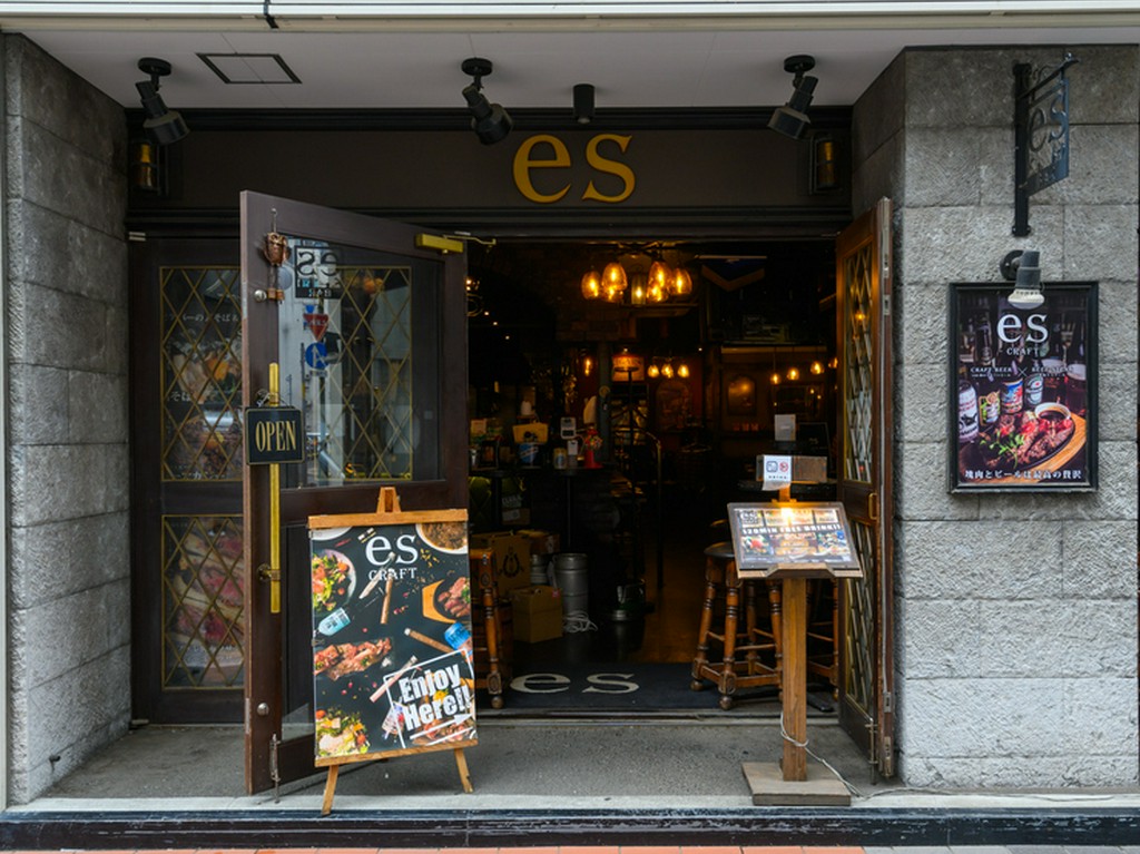 “100種のクラフトビールと塊肉ステーキ”を存分に楽しめる店