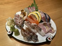 お刺身盛り合わせ（写真は2人前）
