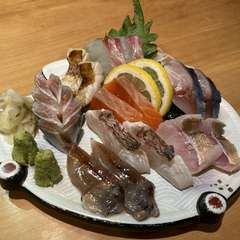 お刺身盛り合わせ（写真は2人前）