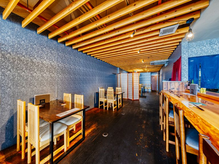 和食をカジュアルに。リラックスして食を楽しめる店内