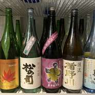 常時10種類以上取り揃えてある日本酒。中にはなかなか手に入らない日本酒も。日本酒にも春夏秋冬ありお料理に合った季節の日本酒も入荷しております。