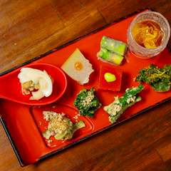 八寸　季節の前菜盛り