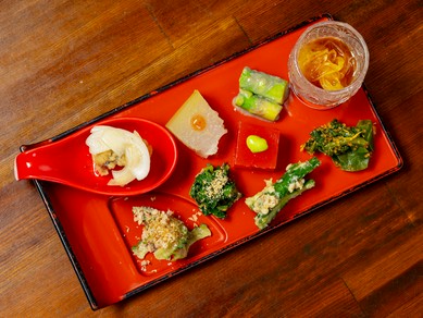 八寸　季節の前菜盛り