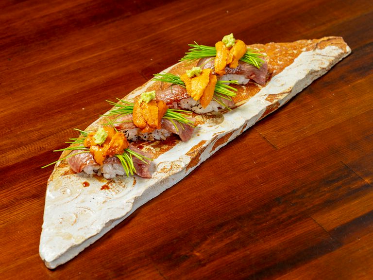 黒毛和牛と雲丹の炙り寿司