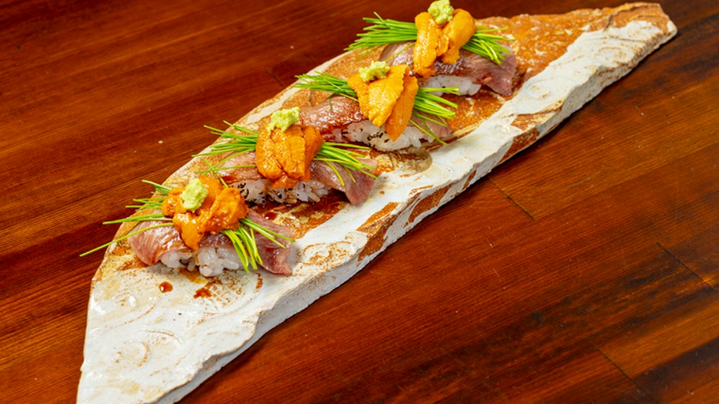 黒毛和牛と雲丹の炙り寿司