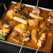 串焼きを特製ダレで柔らかくなるまで煮込んだ裕勝オリジナル名物鍋! あつあつの串焼きをお楽しみください♪