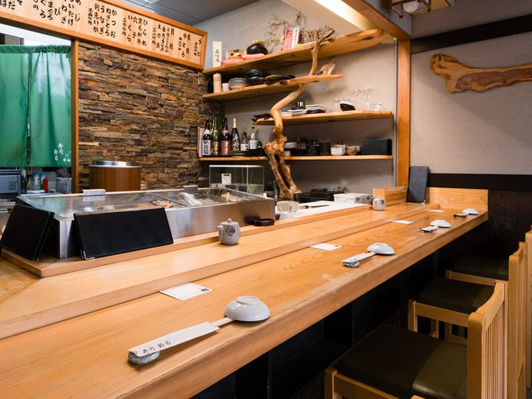 カウンター席に一人座り、満ち足りた時間を過ごしたい夜に