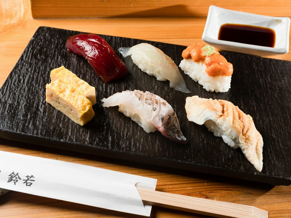 寿司は江戸前仕込み。その日オススメのネタを握る『握り盛り合わせ』