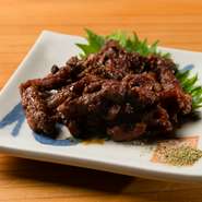 自分の目で一つ一つ吟味しながら、食材を仕入れることにこだわります。実際に足を運ぶことで、旬の走りから名残りまでを知り、知ることで今最も仕入れるべき食材を判断しています。