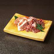 １，並みタン　２，ラム　３，天然の鹿　４，鴨ロース　５，メガネ※お肉1.5倍　￥1,650
ライス食べ放題・白菜キムチ食べ放題・ネギサラダ食べ放題・わかめスープ付き(＋２００円で猟師のまたぎ汁)