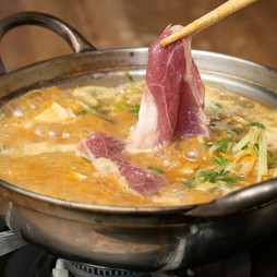 特上牛・旬のジビエの焼肉と、こだわりのジビエ鍋をお楽しみください♪