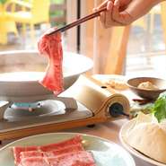 コースのメイン食材である「淡路ビーフ」は、淡路島で生まれた和牛でも、厳しい基準をクリアしたものだけが認められるブランド。年間150頭ほどしか認定されないという、「淡路ビーフ」の厳選部位を堪能できます。